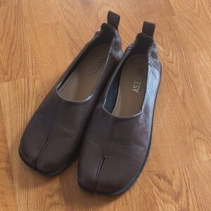 Raboesy Split Toe Slip On Leather Shoes